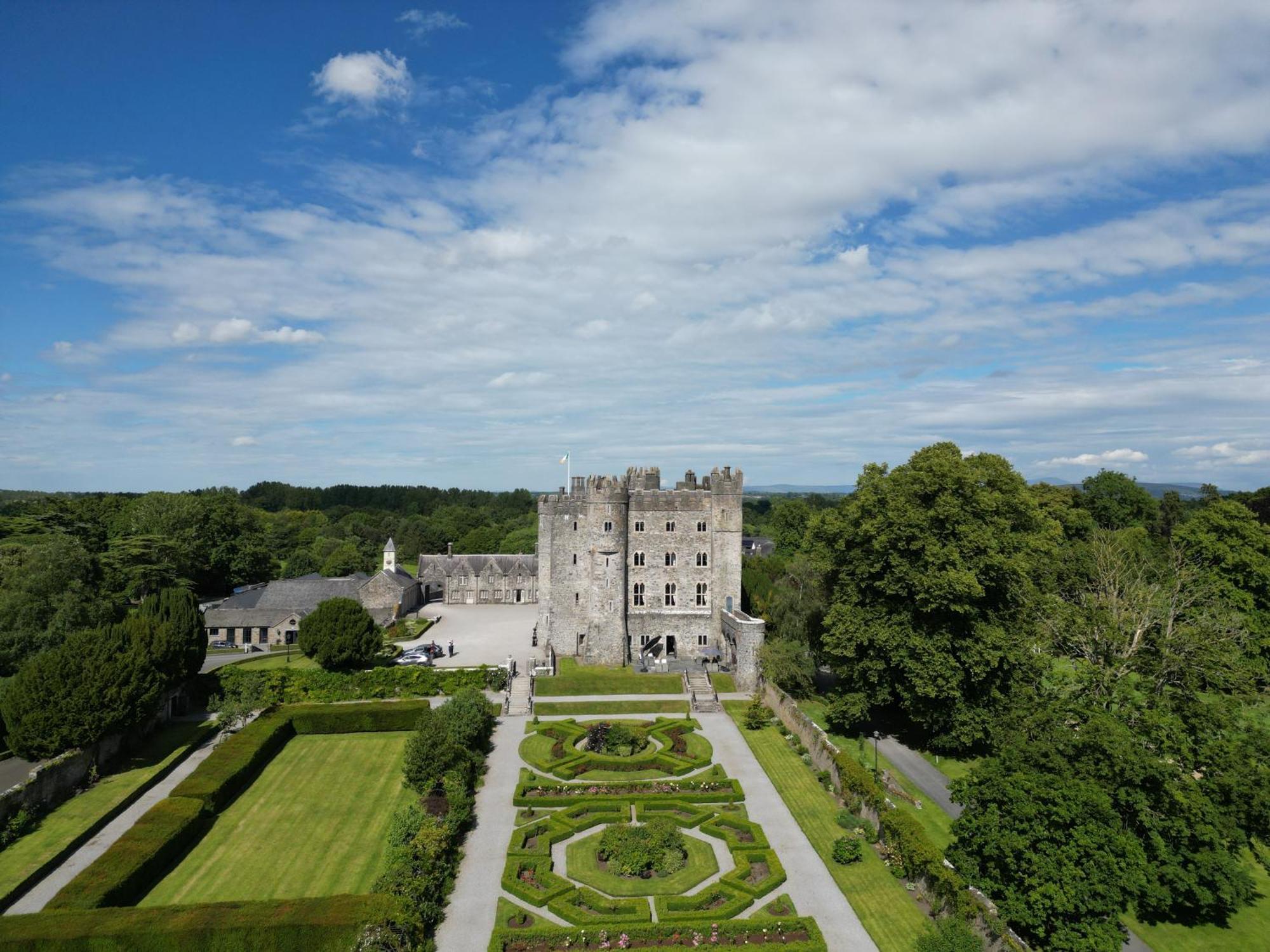 Hotel Kilkea Castle Exterior foto